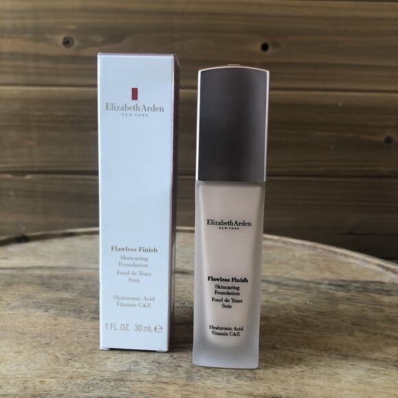 Elizabeth Arden Flawless Finish Skincaring Foundation with Hyaluronic Acid, 200N - Picture 1 of 5